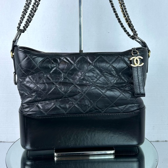 CHANEL GABRIELLE LEATHER SHOULDER BAG - Picture 4 of 12